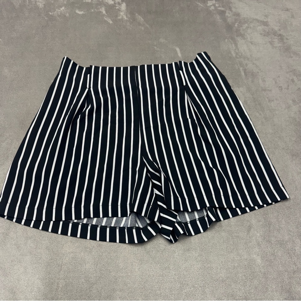 HAVE high waisted flowy wide leg Striped Black White Women's Shorts size L